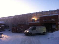 Ulkona pakkanen paukkuu.